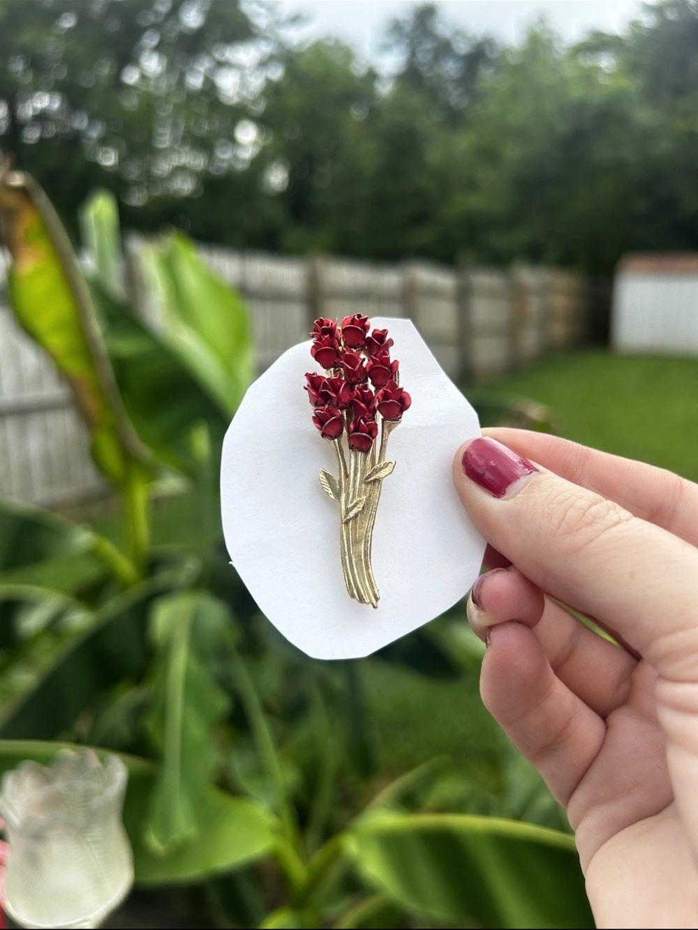 Vintage Red Long Stem Roses Bouquet Stems MEN’s Tie or Lapel Pin 3D DM 97